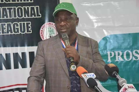 قبل كأس أمم أفريقيا 2025.. رئيس الاتحاد النيجيري ينفي التدخل في عمل المدرب